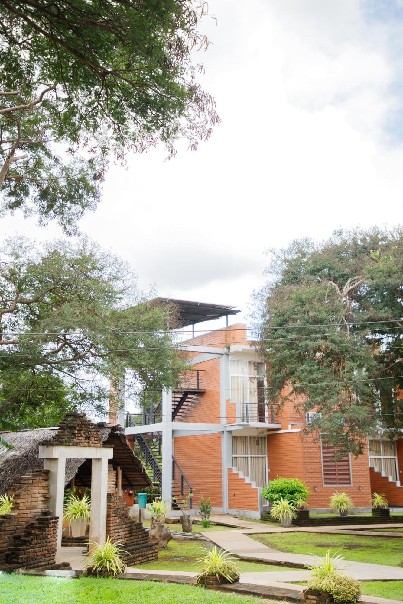 Monaara Leisure - Anuradhapura Ngoại thất bức ảnh